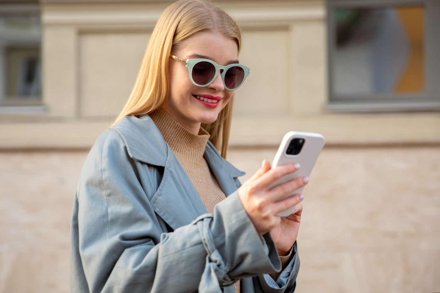 Young woman comparing mobile plans on her smartphone — spusu vs salt